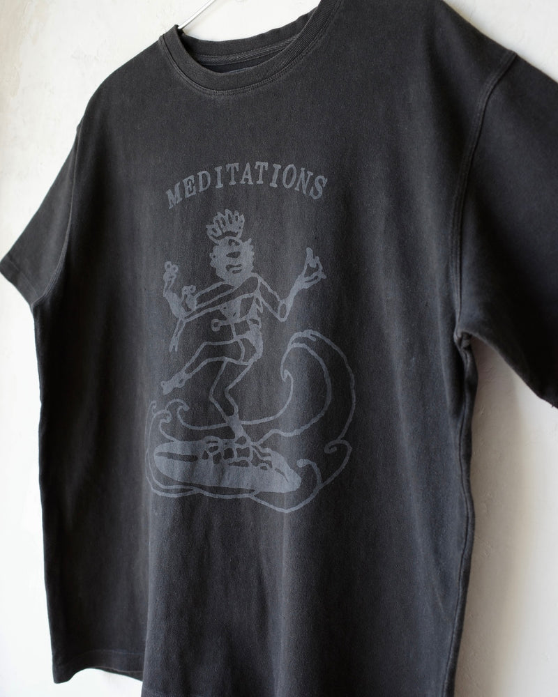 Meditations Shiva Surfing・Kitta Natural Dye Organic Hemp Cotton T-Shirt (Natural Black)