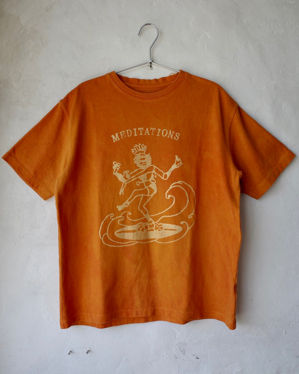 Meditations Shiva Surfing・Kitta Natural Dye Organic Hemp Cotton T-Shirt (Hindu Orange)